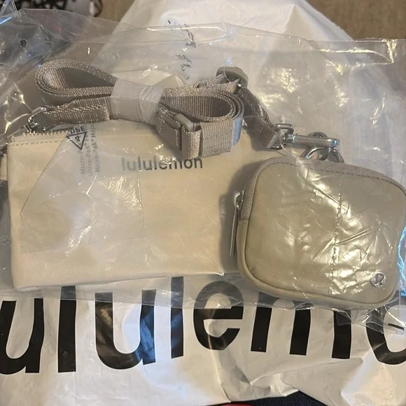 LULULEMON DUAL POUCH SLING
RAW LINEN/BONE - Picture 14 of 14